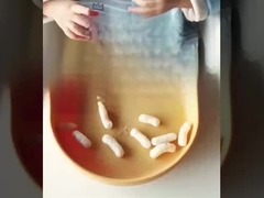 سینی بچه های صورتی قاشق و کاسه با بخش